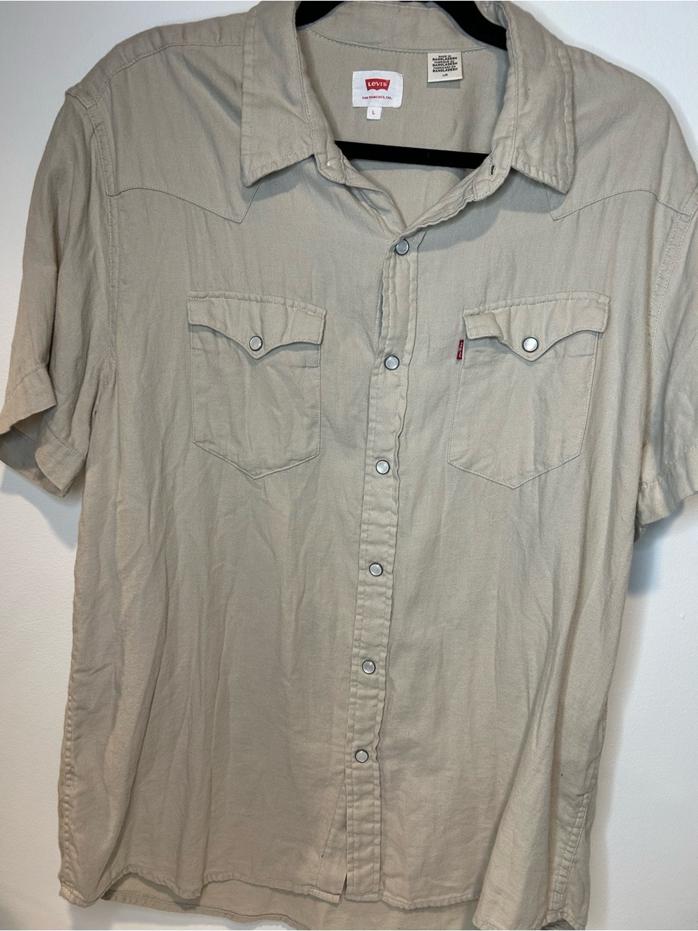 Levi's Men's Short Sleeve western style pearl Button-Up Shirt in Light Khaki